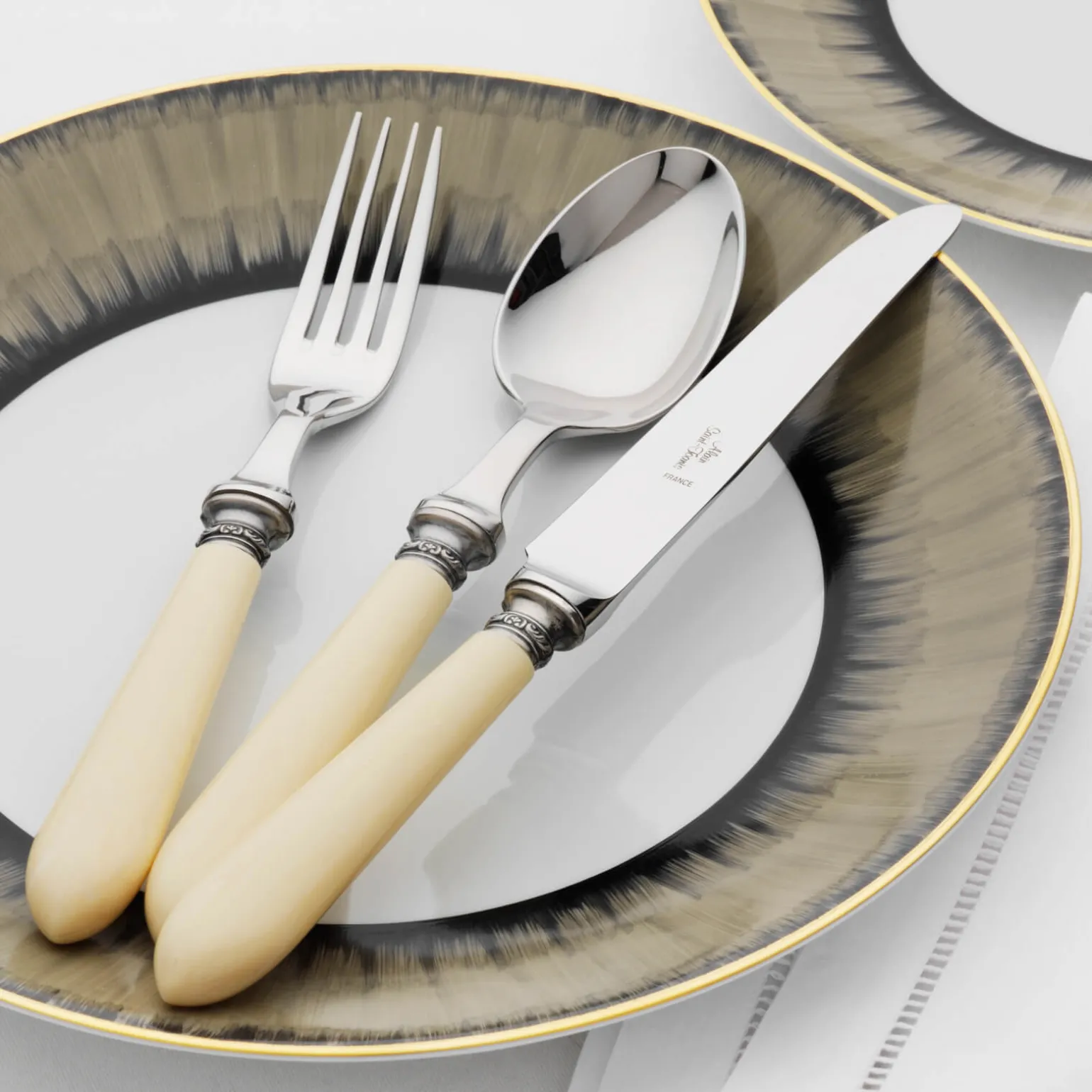 antique_ivoire_piece_cutl_1.webp Antique Ivoire 4-Piece Cutlery Set