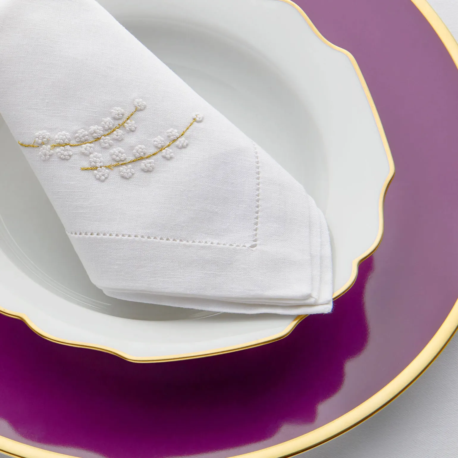 blossom_handembroidered_d_1.webp Blossom Hand-embroidered Dinner Napkin