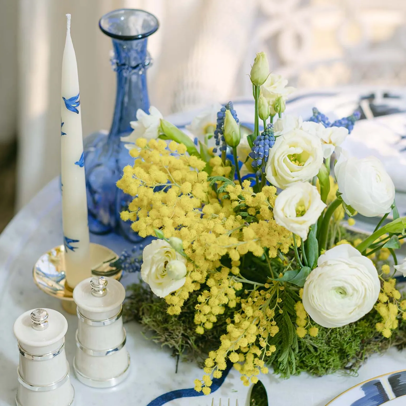 blue_bird_handpainted_can_2.webp Blue Bird Hand-Painted Candle - Set of 2