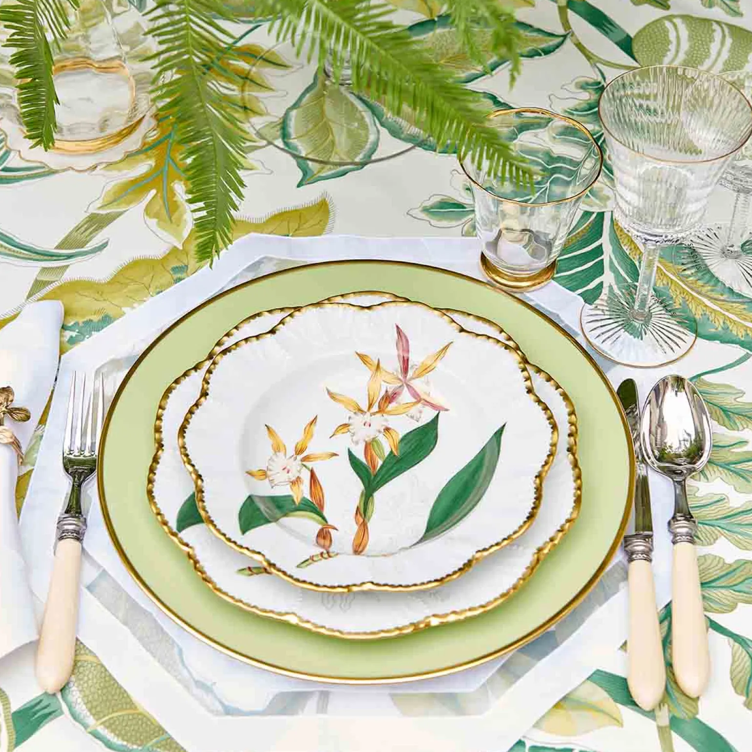 histoires_dorchides_soup__1.webp Histoires d'Orchidées Soup Plates - Set of 6
