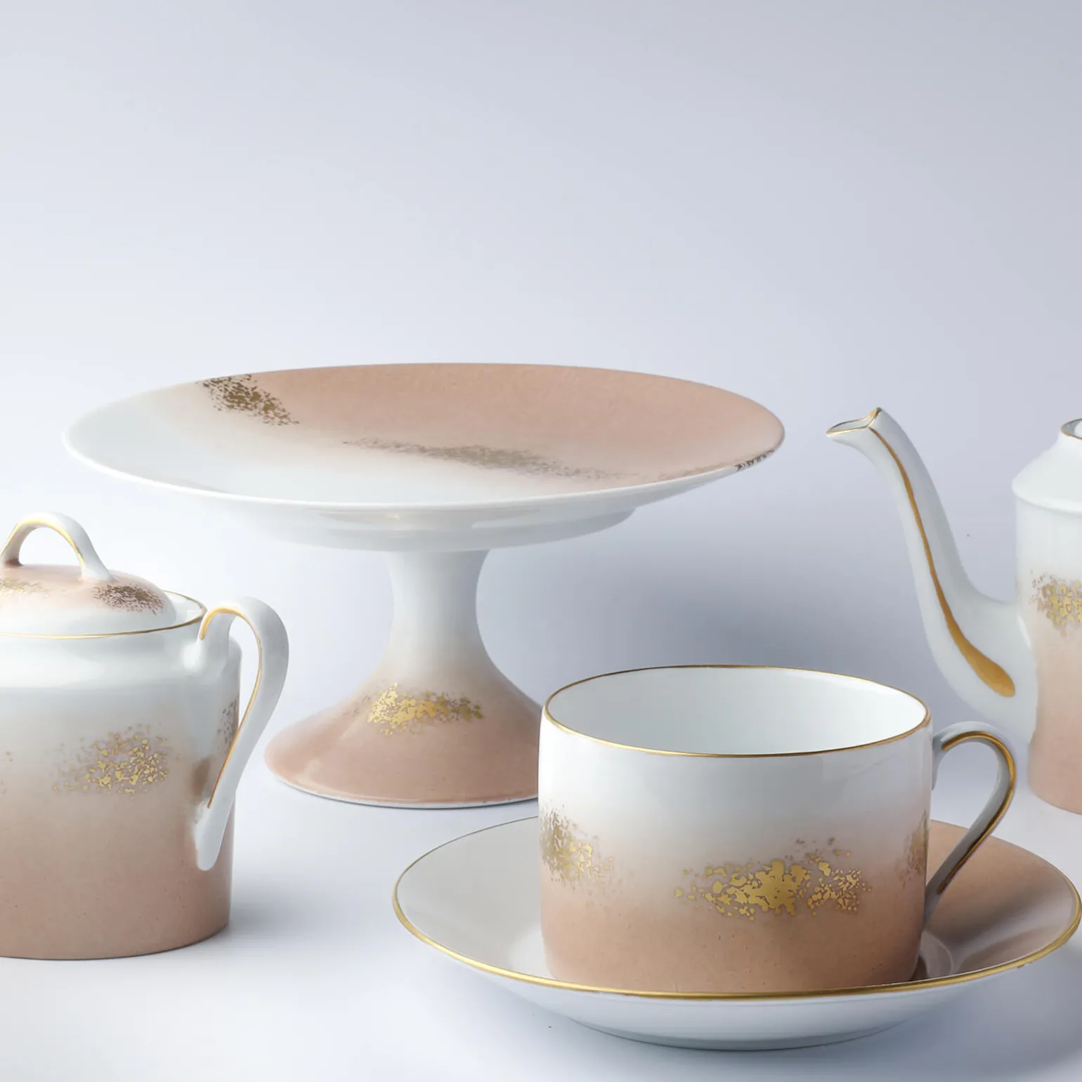 horizon_small_cake_stand__2.webp Horizon Small Cake Stand Blush