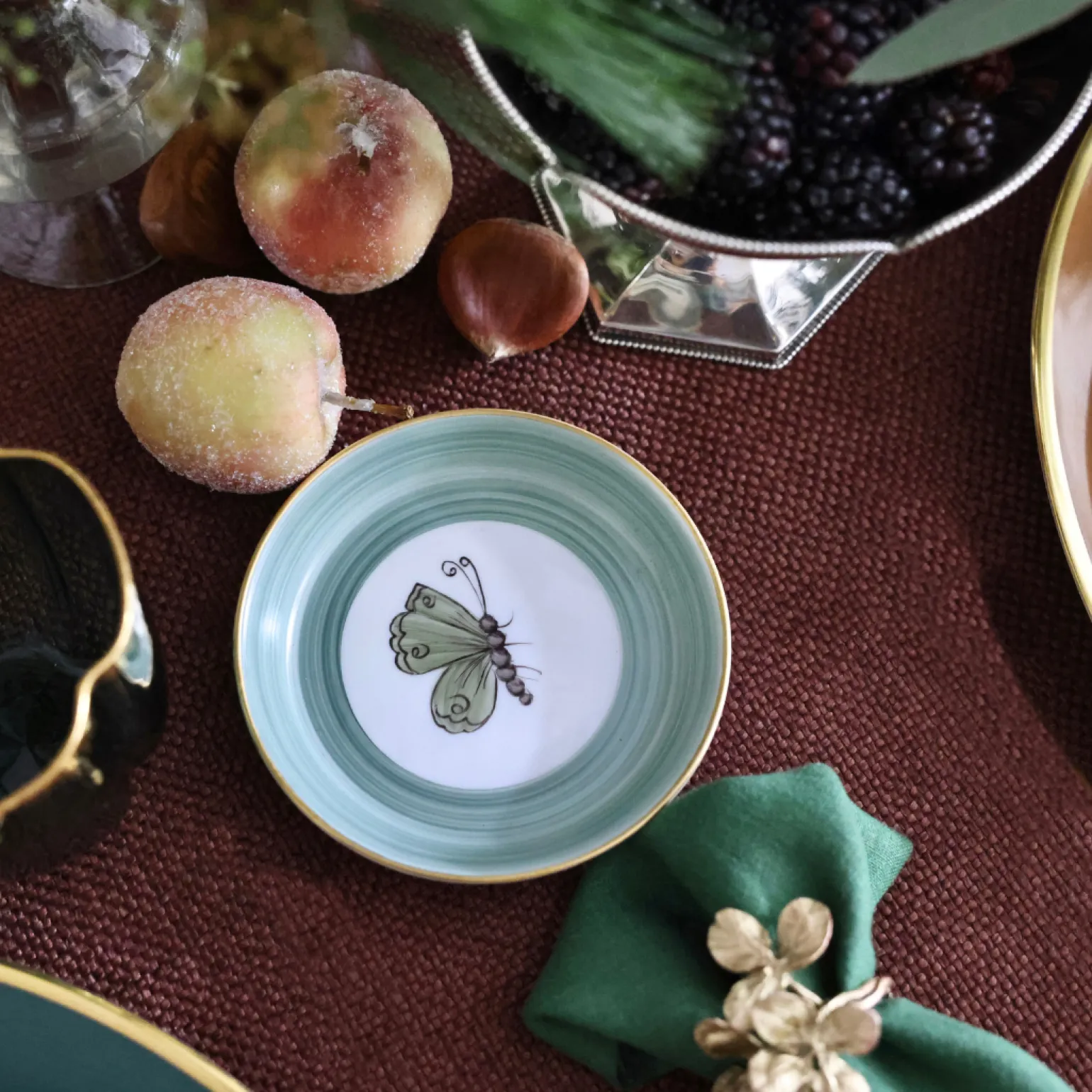 jardins_dudaipur_butterfl_1-1.webp Jardins d’Udaipur Butterfly Bread Plate - Moss