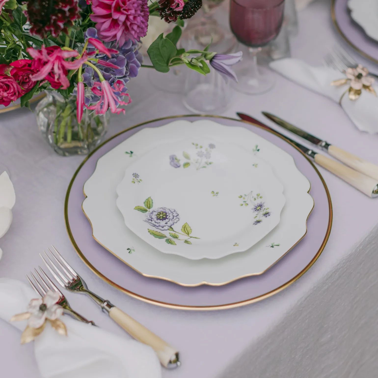 lilac_floral_bouquets_din_3.webp Lilac Floral Bouquets Dinner Plate - Peony