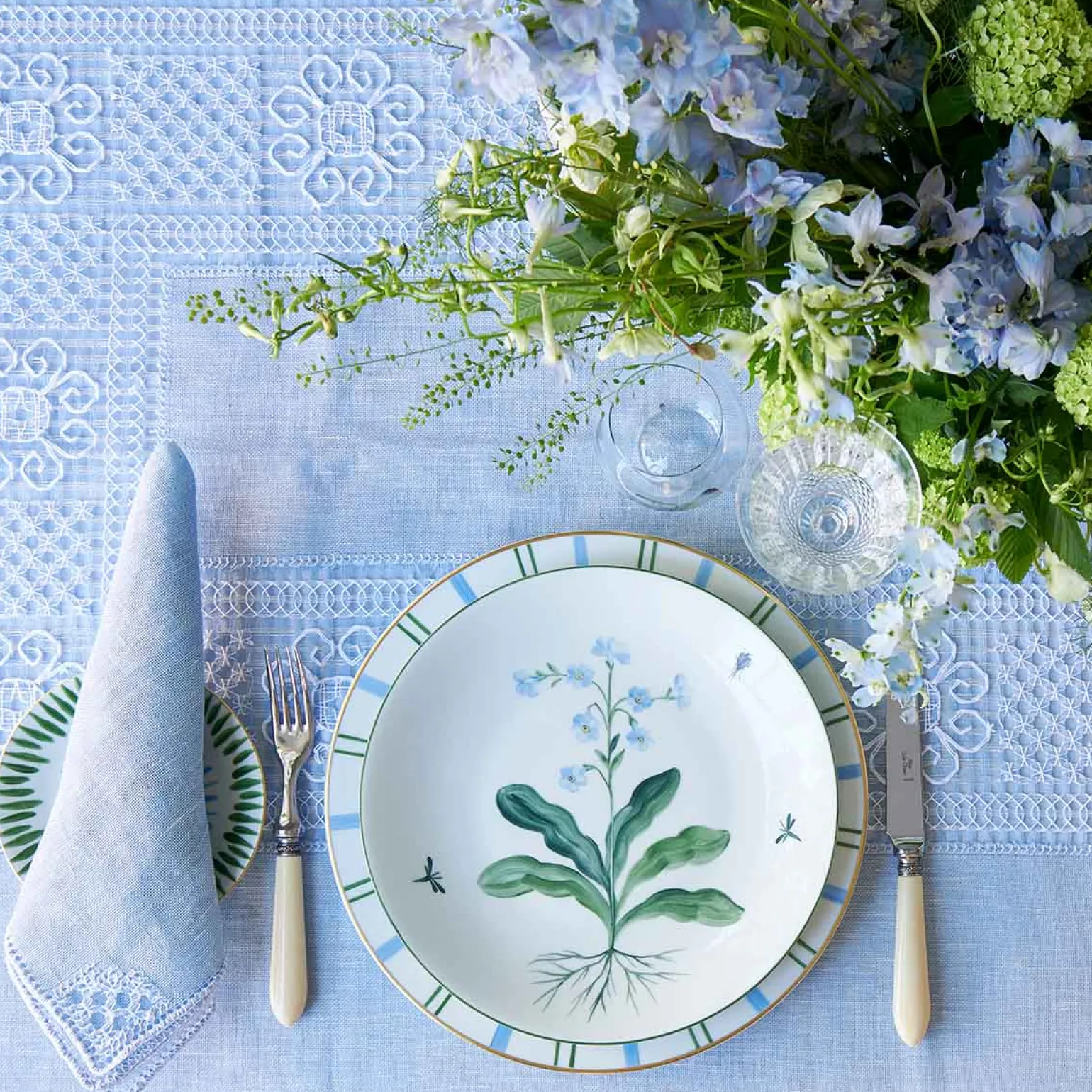 mozzano_tablecloth_with___2-1.webp Mozzano Tablecloth with 12 Napkins Blue