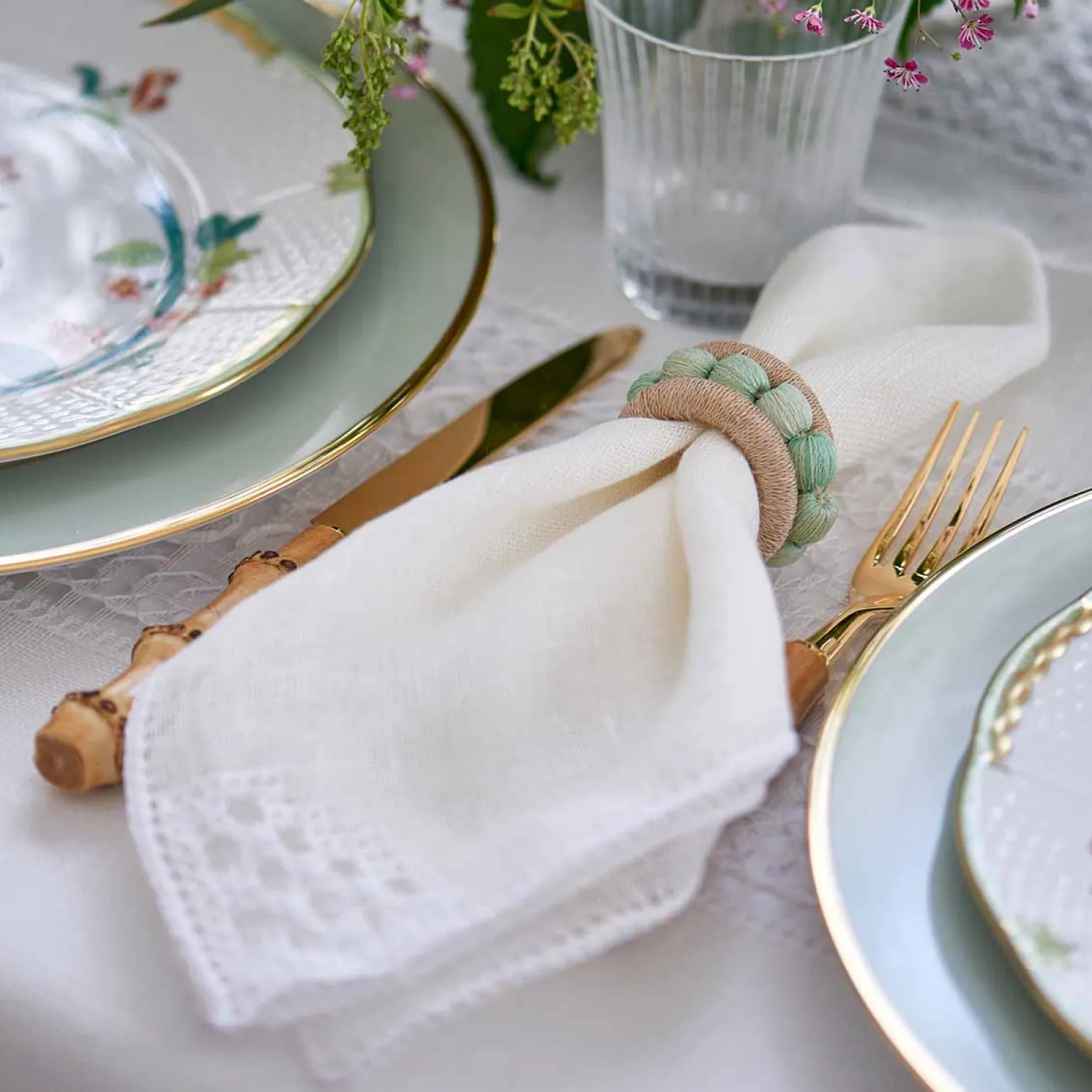 mozzano_tablecloth_with___3.webp Mozzano Tablecloth with 12 Napkins White