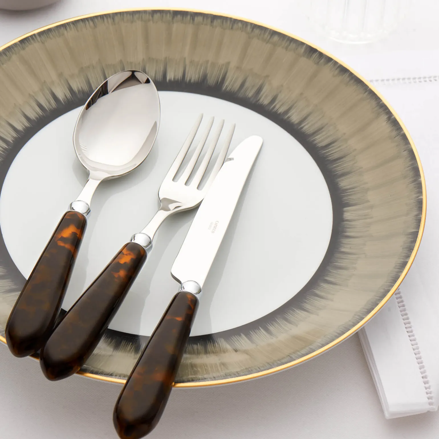 omega_tortoiseshell_piece_1.webp Omega Tortoiseshell 4-Piece Cutlery Set
