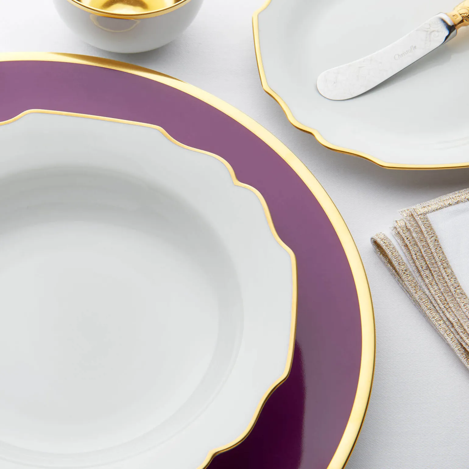 schubert_bread_plate_viol_1.webp Schubert Bread Plate Violet