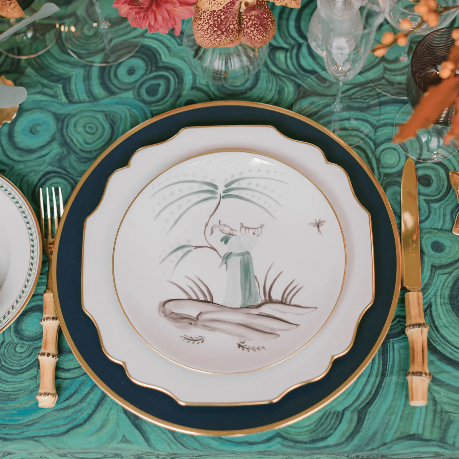 schubert_charger_plate_pe_2.webp Schubert Charger Plate Petrol Blue