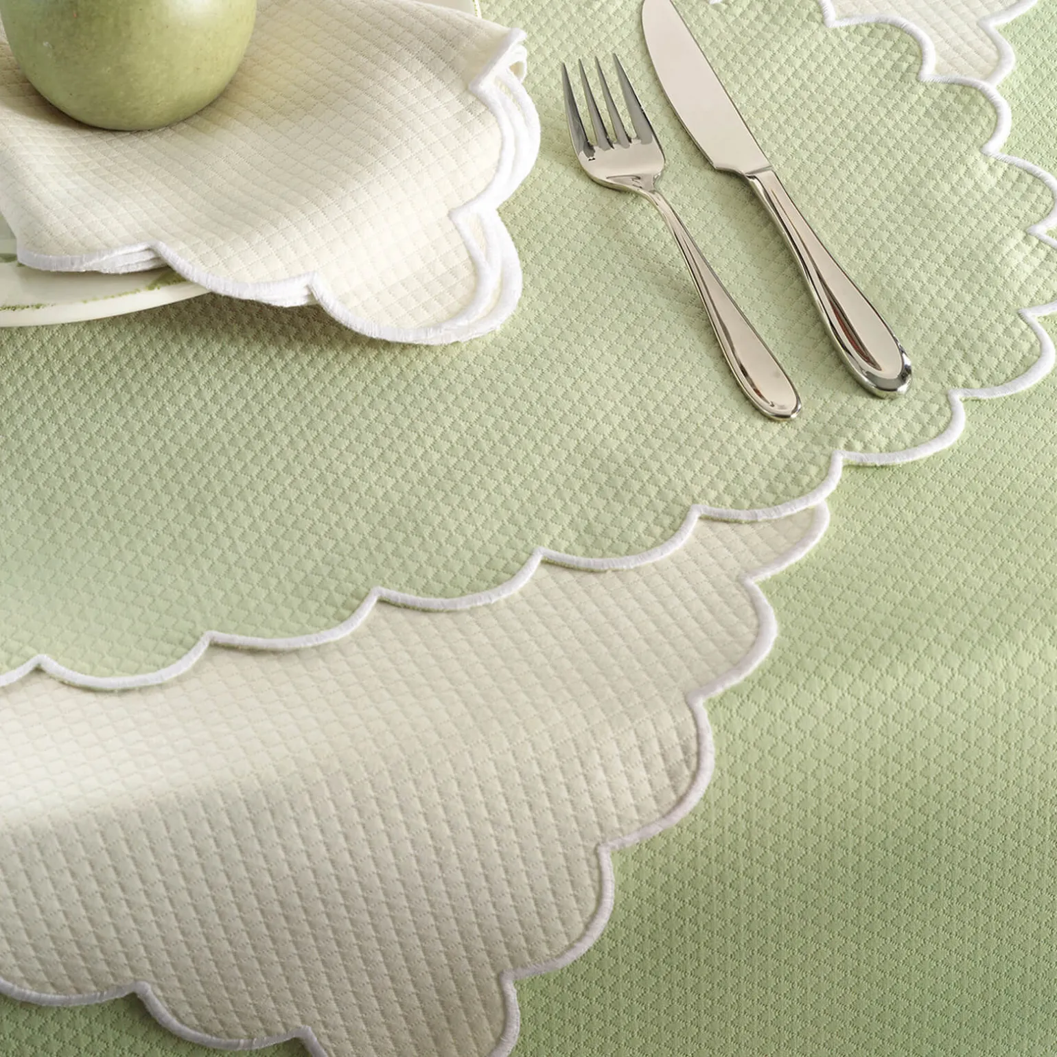 set_of_four_savannah_gard_1.webp Set of Four Savannah Gardens Green Placemats