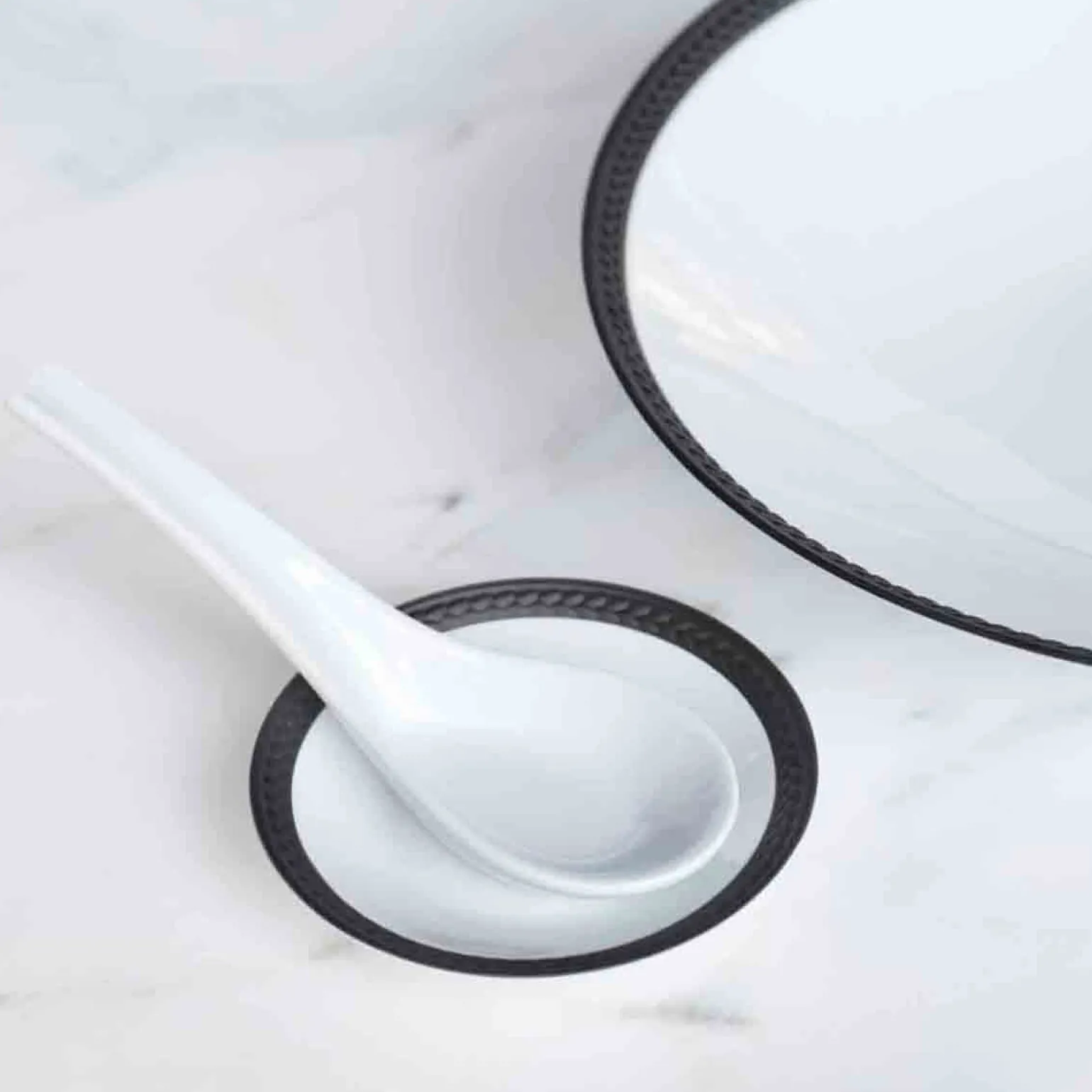 soie_tresse_black_sauce_d_1.webp Soie Tressée Black Sauce Dish