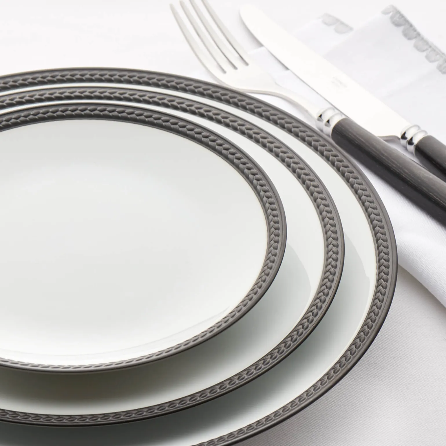 soie_tresse_black_sauce_d_2.webp Soie Tressée Black Sauce Dish