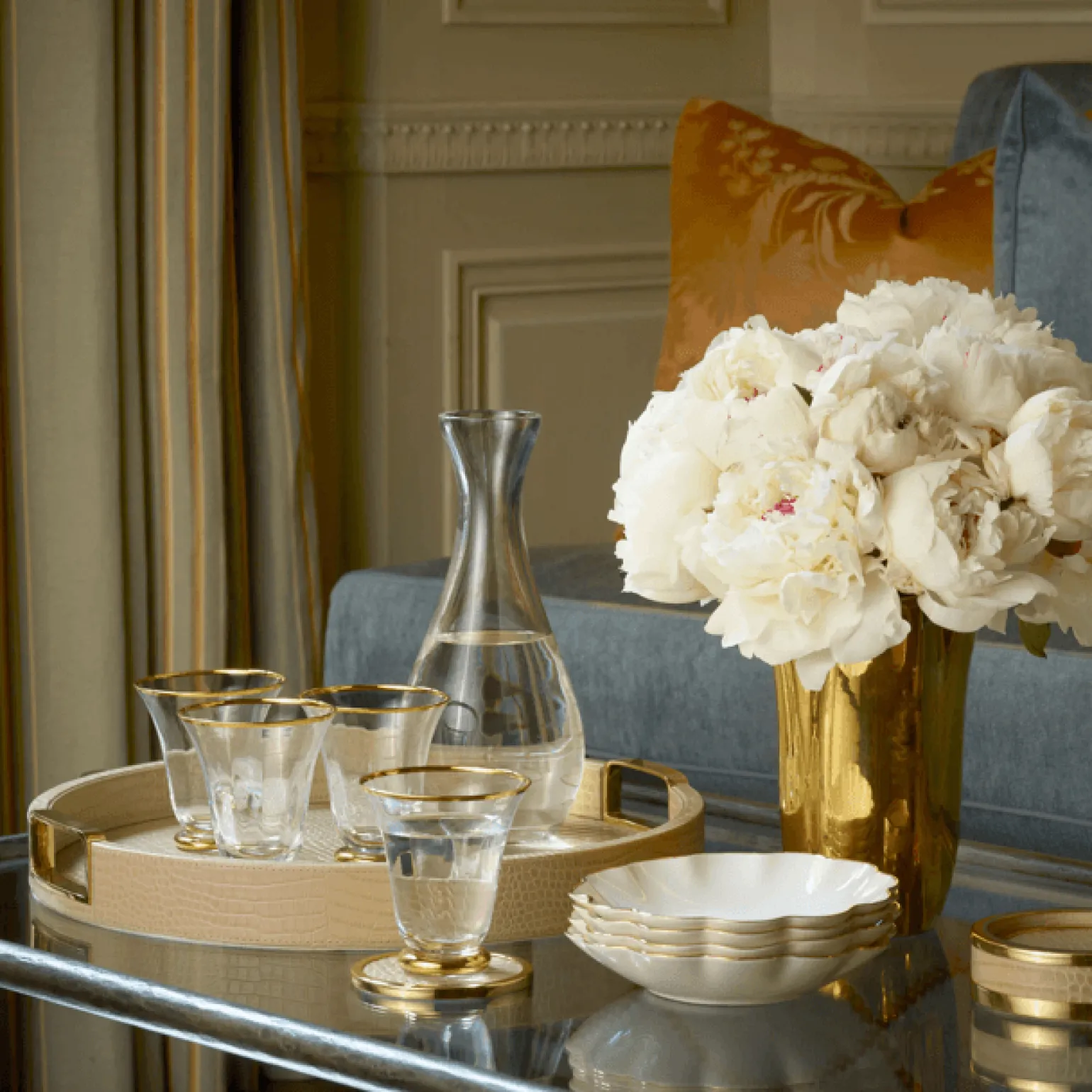 sophia_gold_rimmed_tumble_2.webp Sophia Gold Rimmed Tumblers - Set of 4