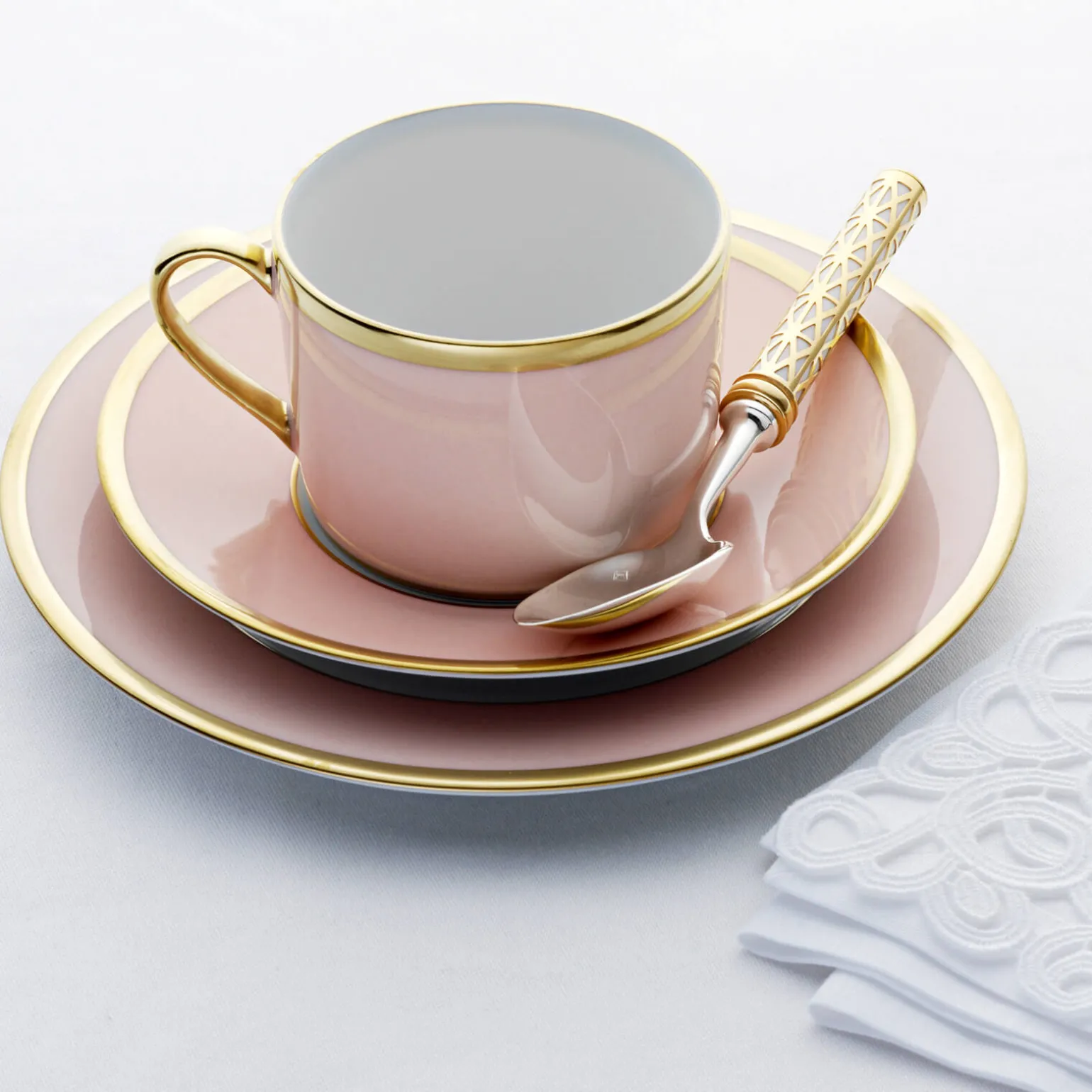 sous_le_soleil_cake_plate_1.webp Sous Le Soleil Cake Plate