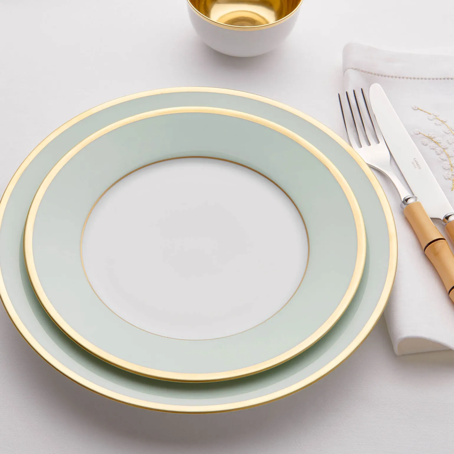 sous_le_soleil_celadon_de_1.webp Sous Le Soleil Celadon Dessert Plate