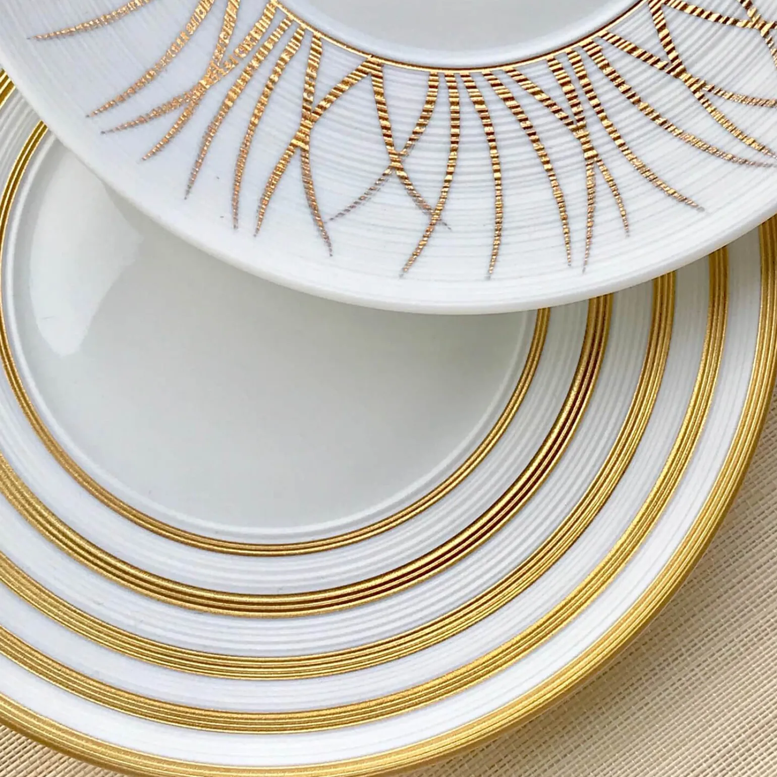 toundra_gold_dessert_plat_2.webp Toundra Gold Dessert Plate