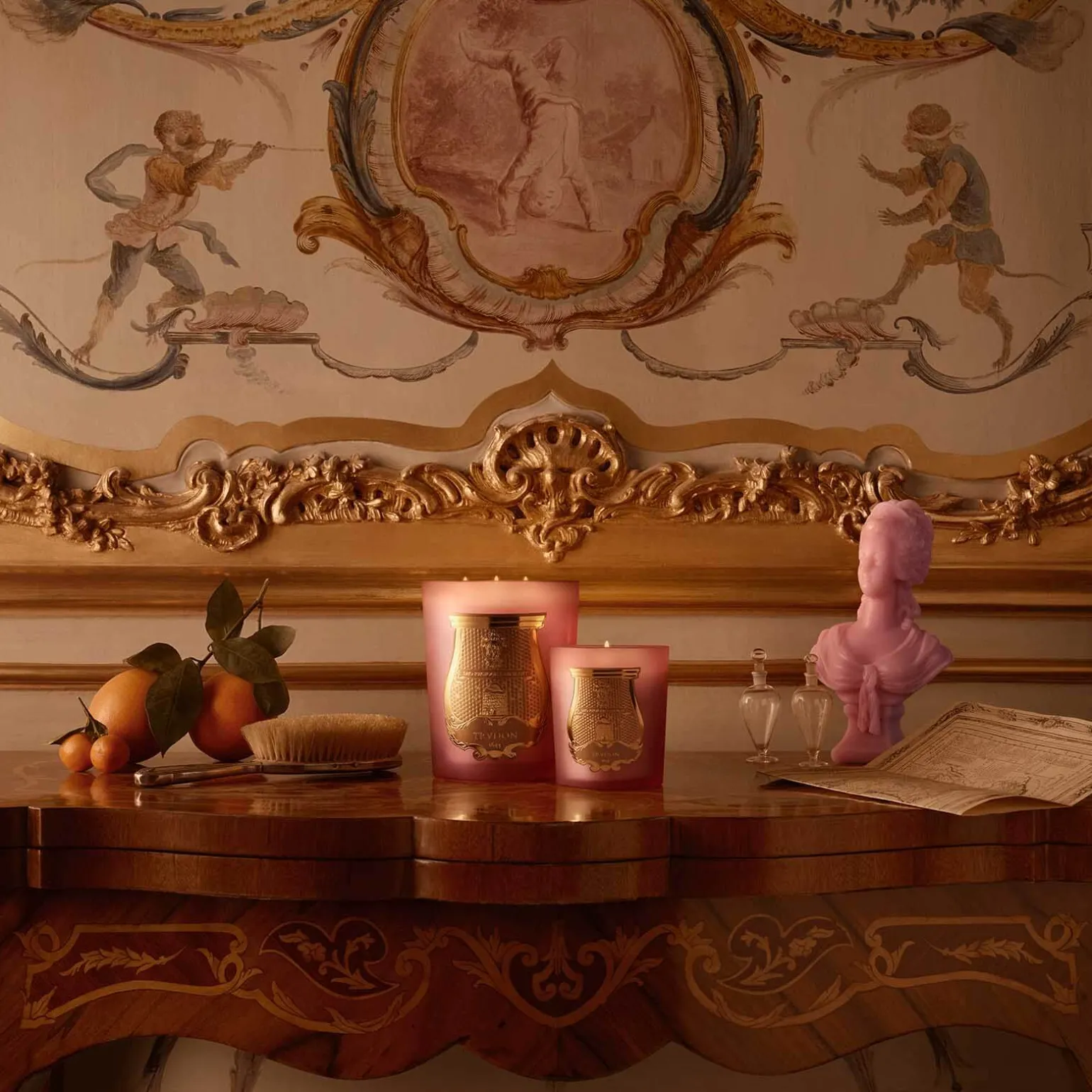tuileries_scented_candle_2.webp Tuileries Scented Candle