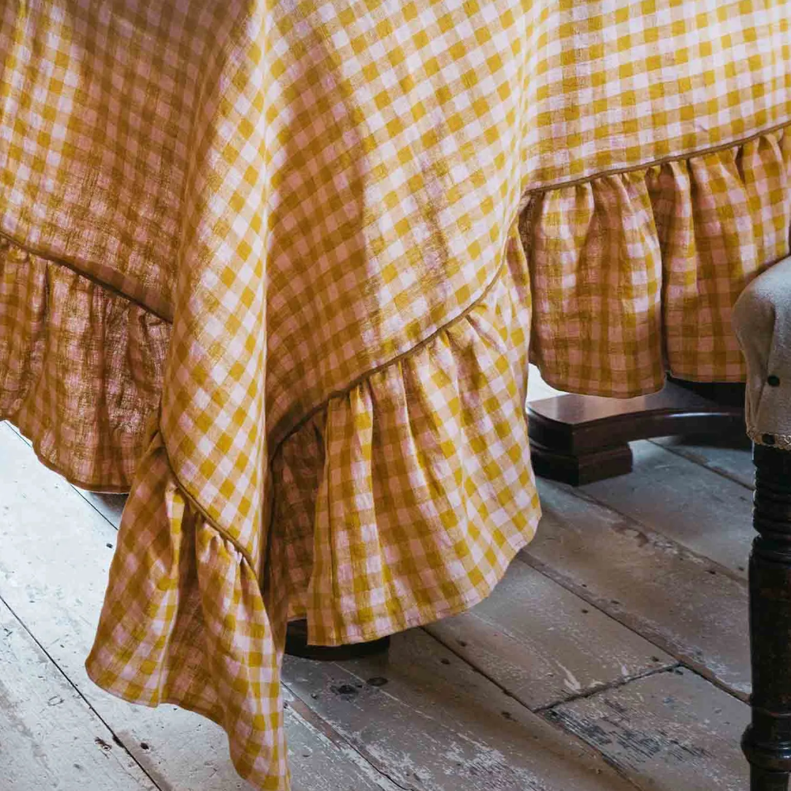 wes_gingham_frill_tablecl_2-1.webp Wes Gingham Frill Tablecloth Mustard